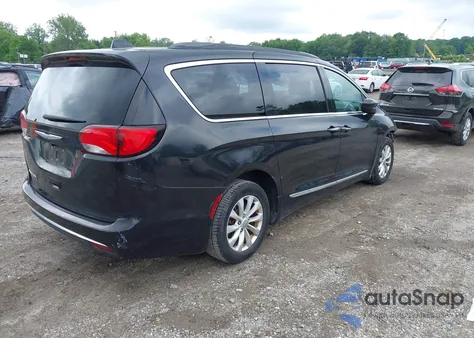 2017 Chrysler Pacifica Touring-L z USA, uszkodzony, nr VIN 2C4RC1BG1HR532891